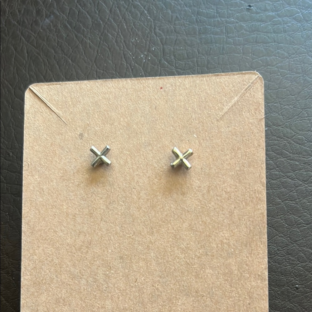 “x” stud earrings, gold metal